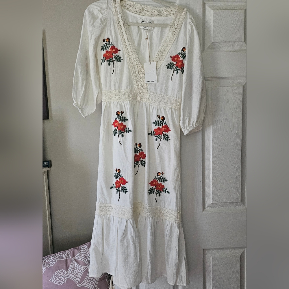 Meadows Iris Floral Embroidered White Dress - Picture 3 of 10